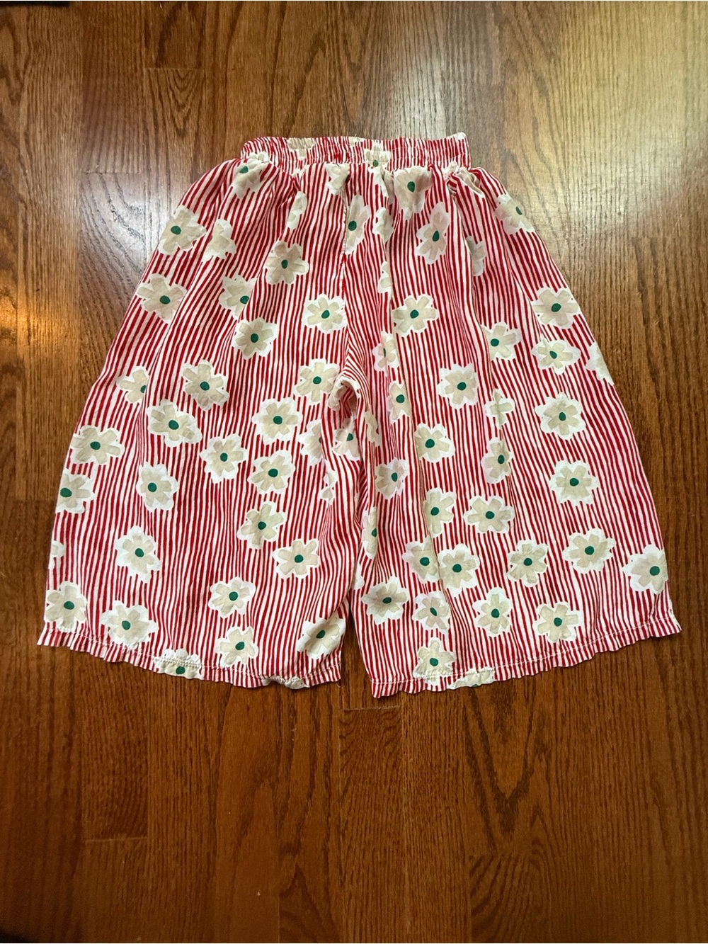 Flowy Floral Cropped Red & White Striped Pants - Picture 4 of 4
